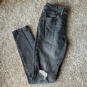 Distressed Skinny Black Levi's (721)